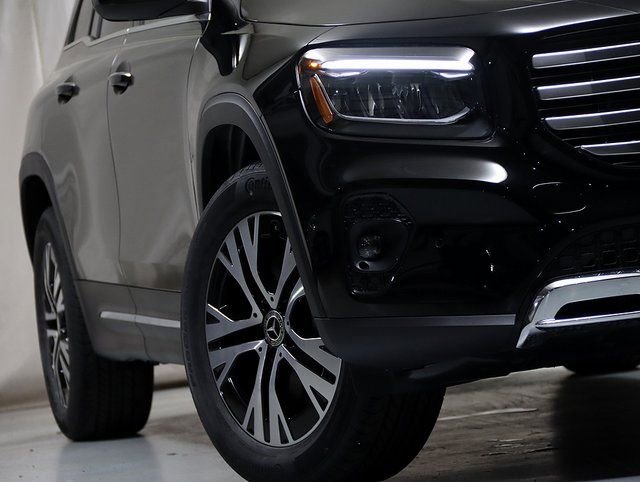 New 2025 Mercedes-Benz GLB 250 4MATIC image 4