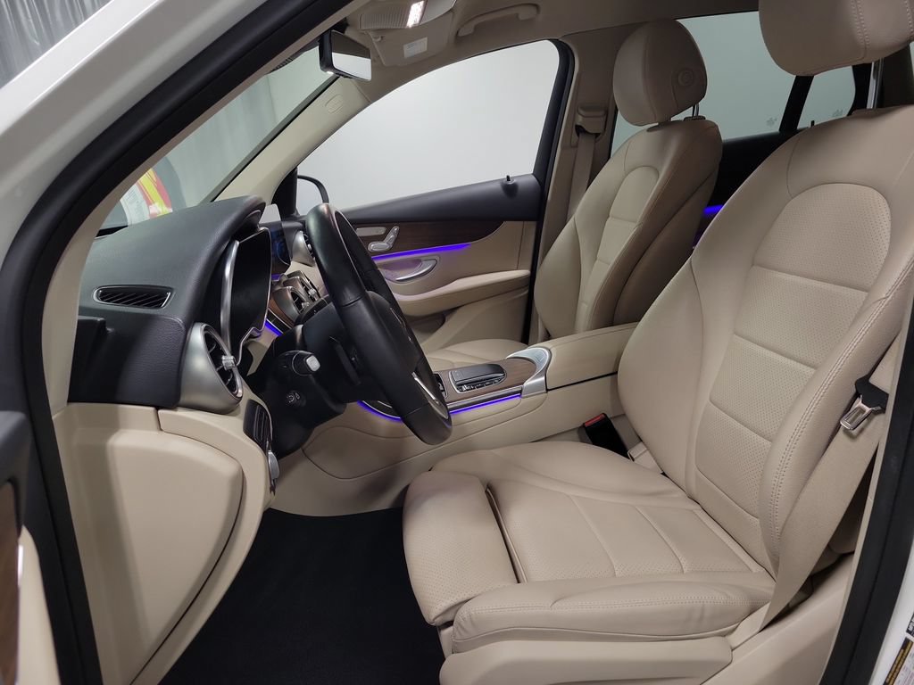 Used 2022 Mercedes-Benz GLC 300 4MATIC w/ Premium Package Lite image 13