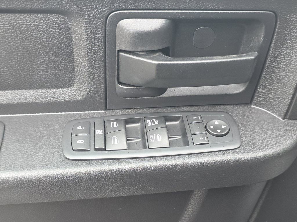 Used 2017 RAM 1500 Express AWD/4WD image 30