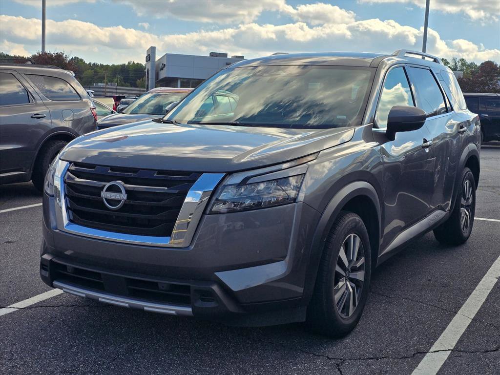 Used 2025 Nissan Pathfinder SL FWD image 2