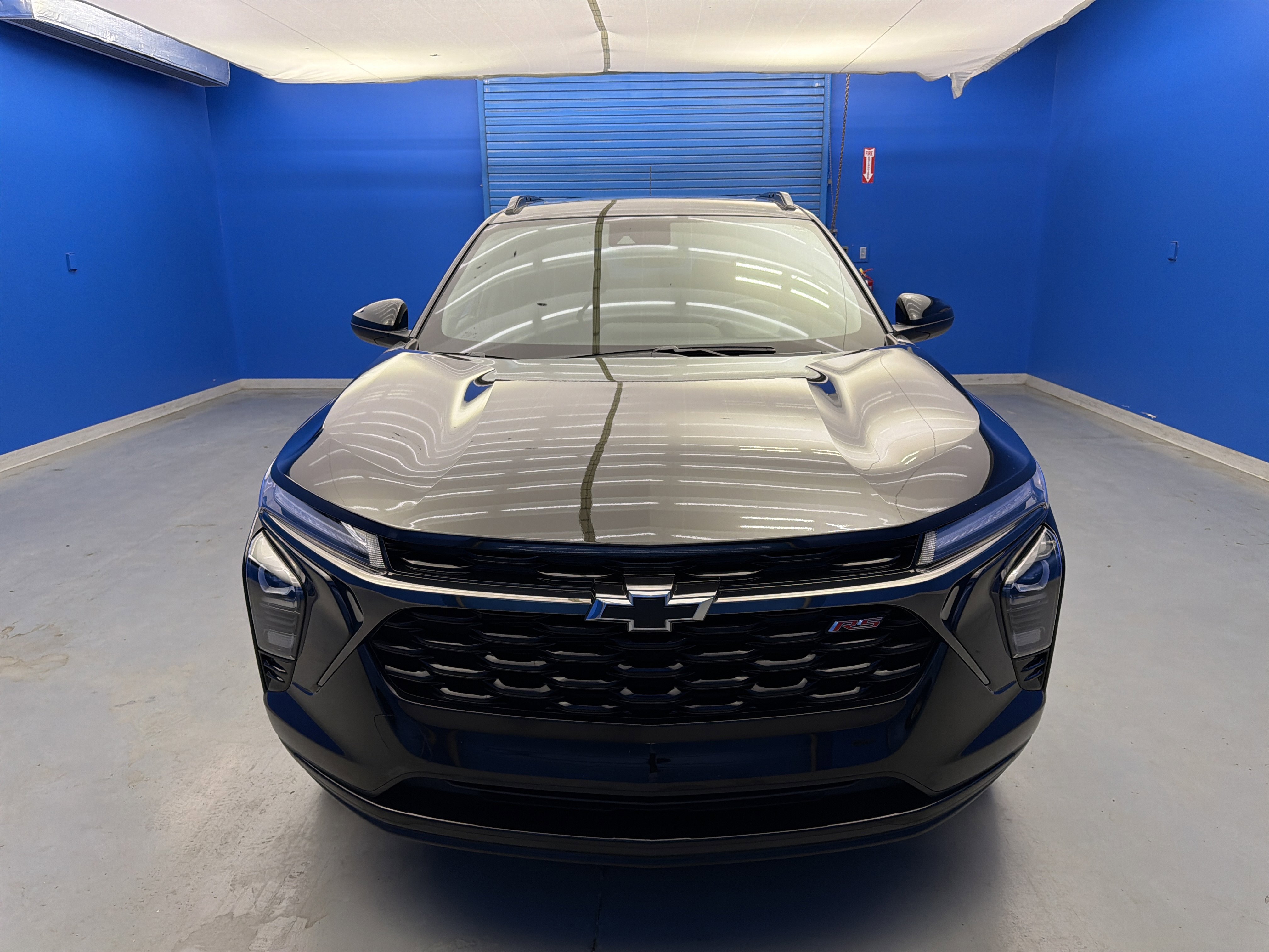 Used 2024 Chevrolet Trax RS w/ Sunroof Package FWD image 3