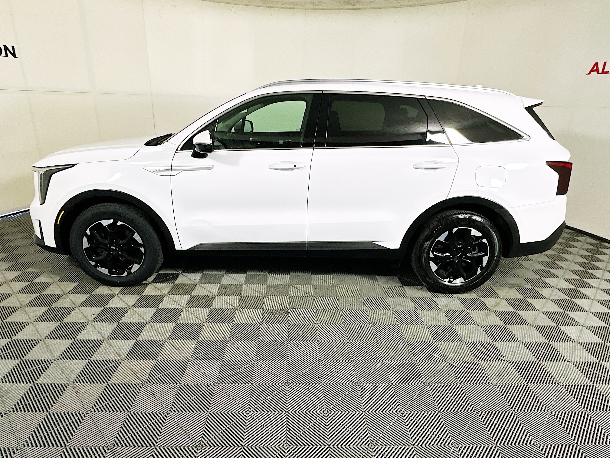 Used 2024 Kia Sorento S image 6