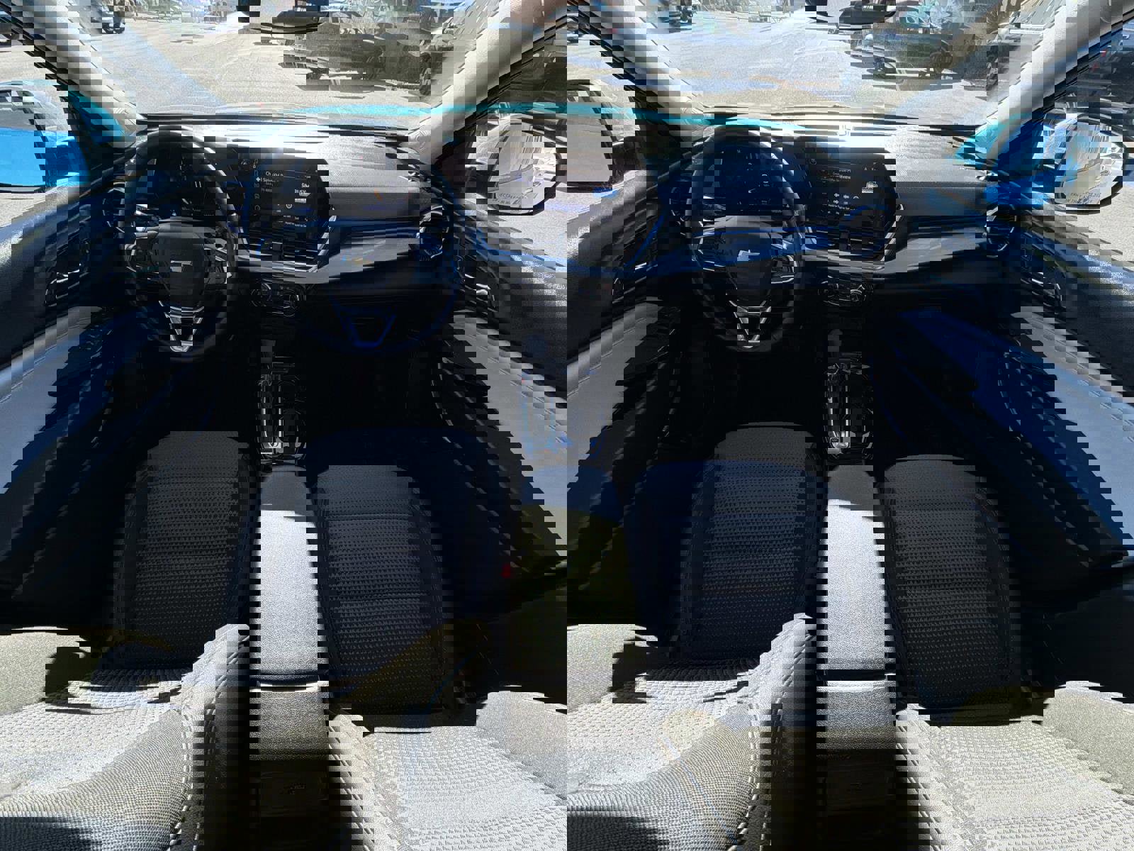 Certified 2025 Chevrolet Trax LT w/ Driver Confidence Package image 2