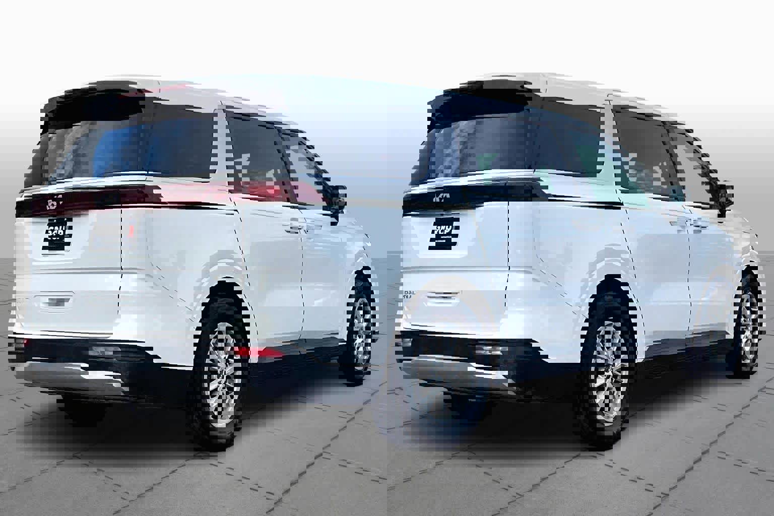 Used 2024 Kia Carnival LX image 12