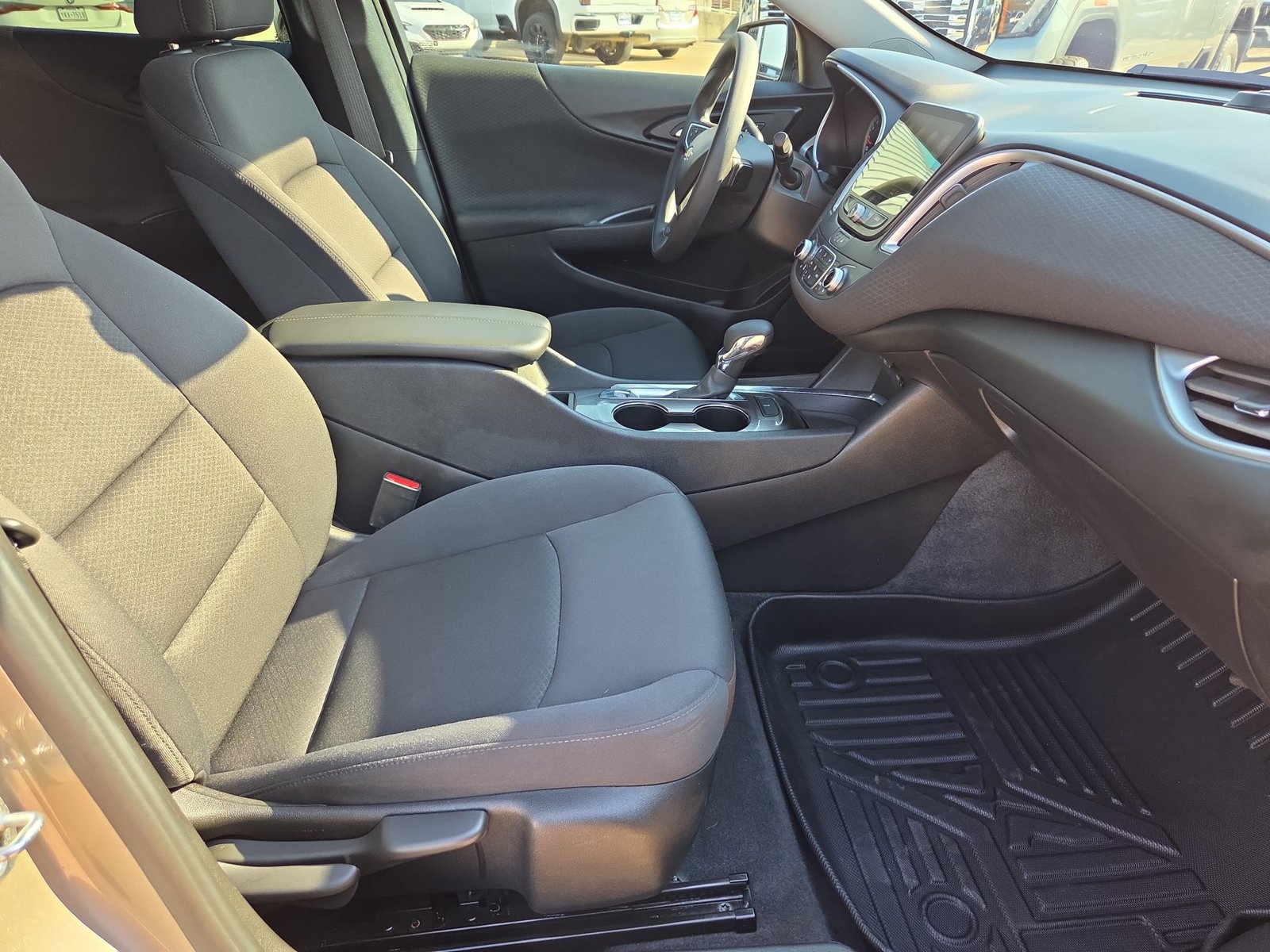 Used 2022 Chevrolet Malibu LT FWD image 26