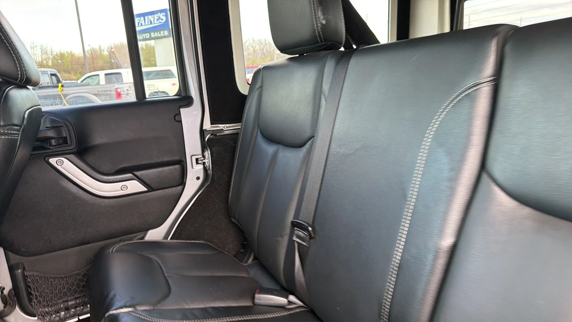 Used 2016 Jeep Wrangler Unlimited Rubicon image 42