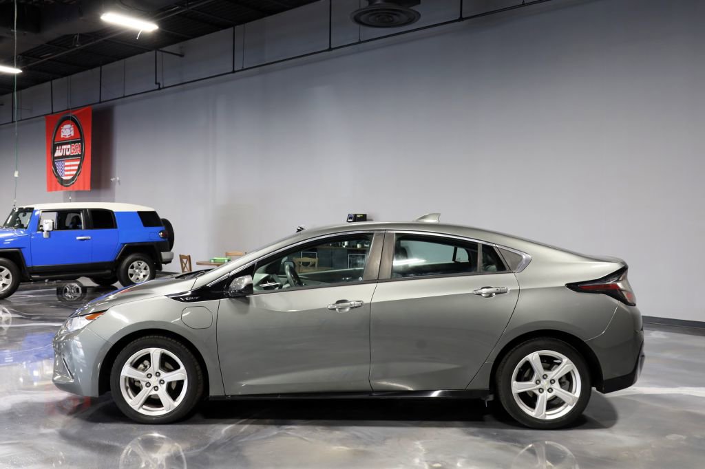 Used 2017 Chevrolet Volt LT w/ Comfort Package FWD image 4