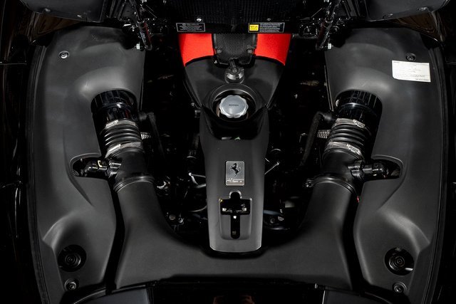 Used 2022 Ferrari F8 Tributo image 9