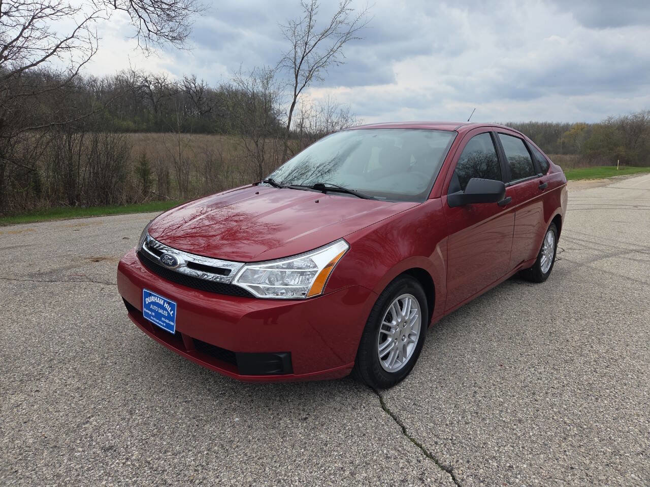 Used 2010 Ford Focus SE image 2