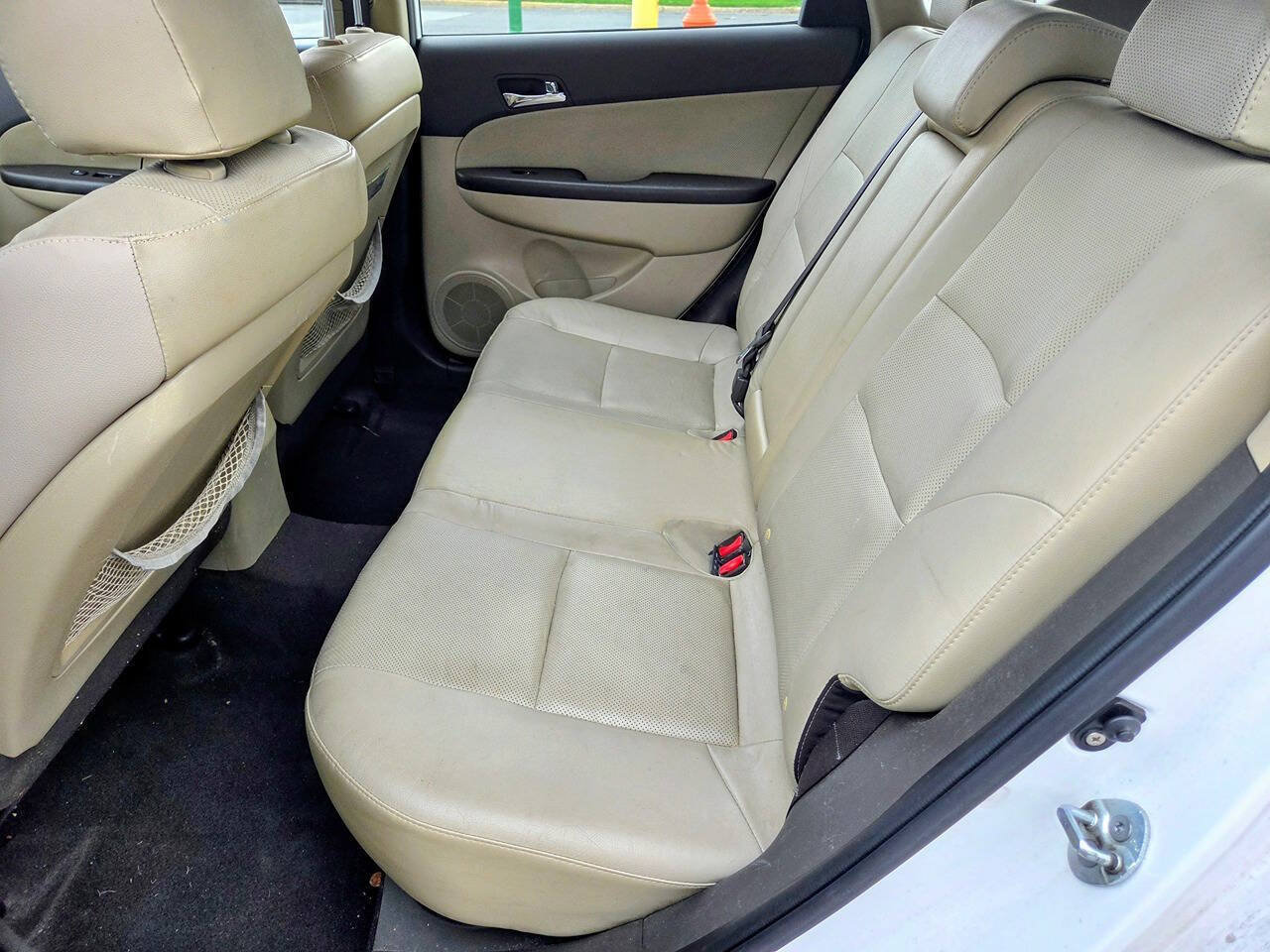 Used 2012 Hyundai Elantra FWD image 12