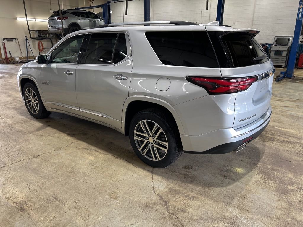 Used 2022 Chevrolet Traverse High Country image 2