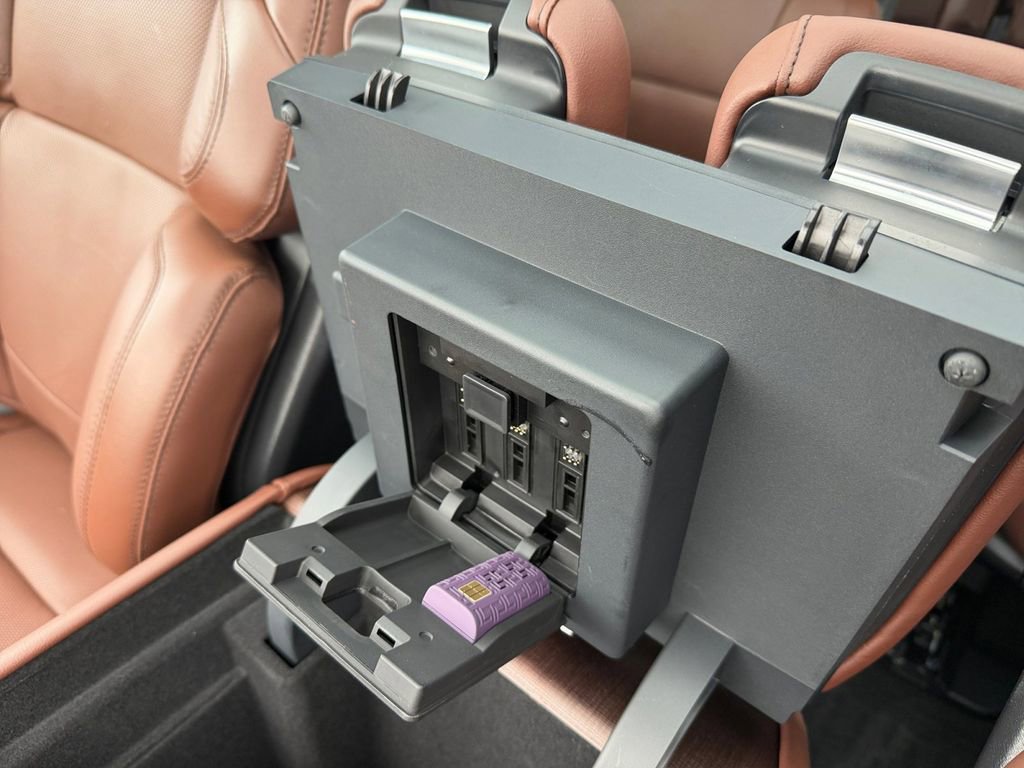 Used 2025 Lincoln Navigator L Reserve image 41