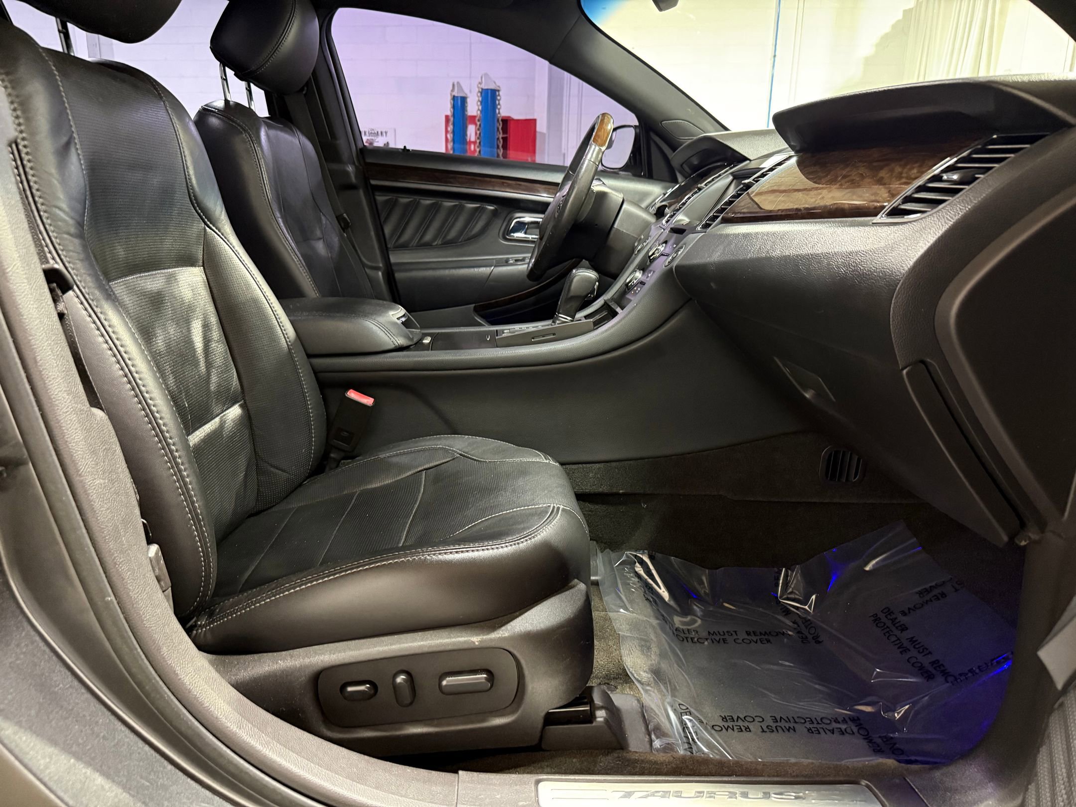 Used 2015 Ford Taurus Limited image 39