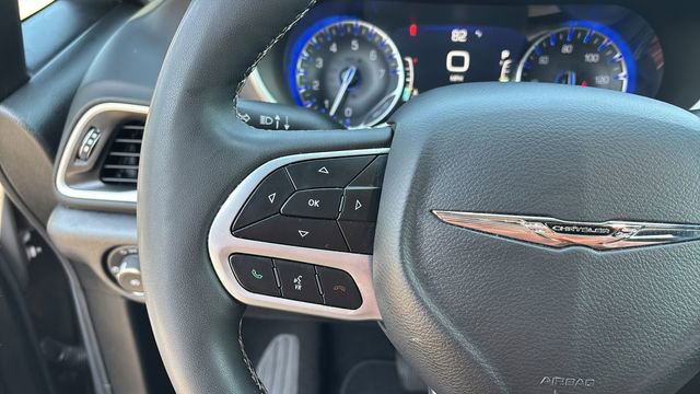 Used 2025 Chrysler Pacifica Select image 22