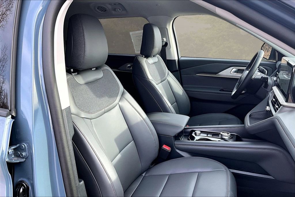 New 2026 Ford Explorer Active w/ Active Comfort Package image 8