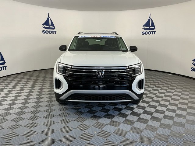 Used 2024 Volkswagen Atlas Peak Edition SE AWD/4WD image 2