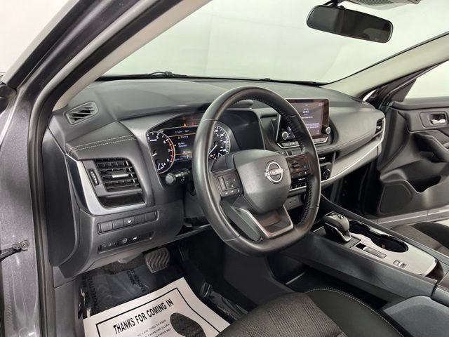Used 2025 Nissan Rogue SV FWD image 18