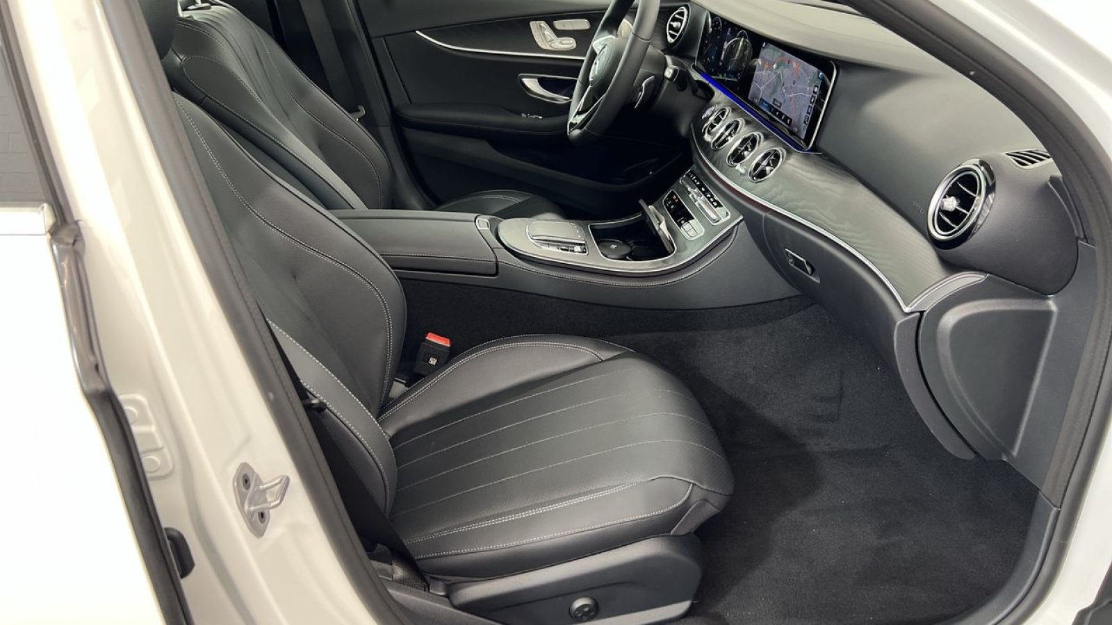 New 2023 Mercedes-Benz E 450 4MATIC Sedan image 34