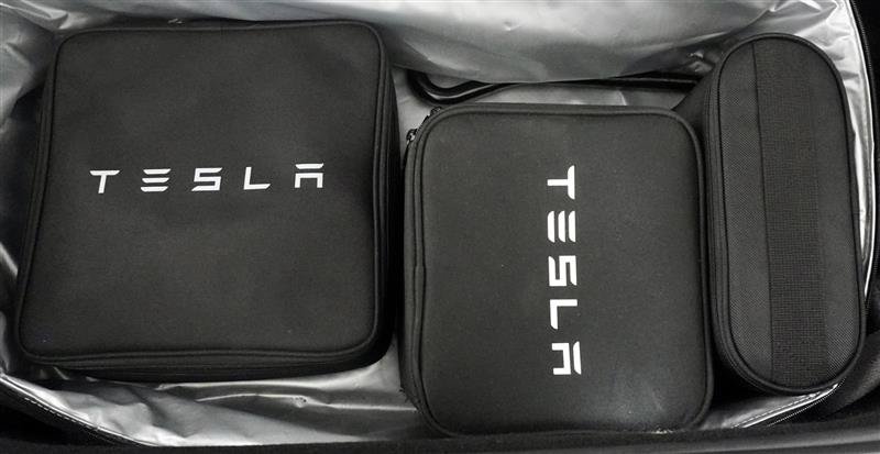Used 2018 Tesla Model X 75D AWD/4WD image 34