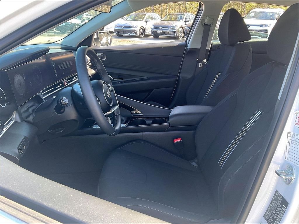 Used 2025 Hyundai Elantra SEL FWD image 10