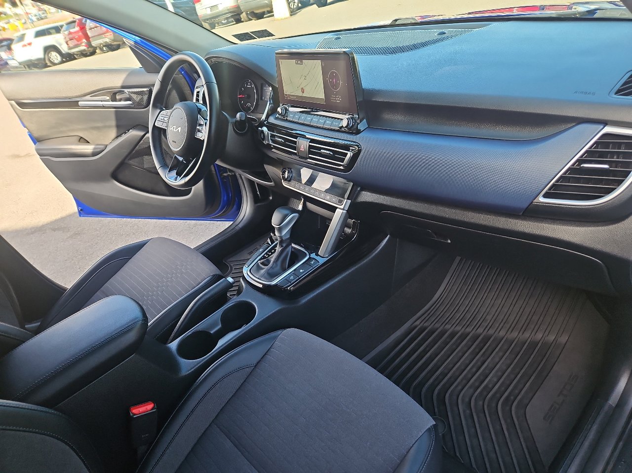 Used 2022 Kia Seltos Nightfall Edition image 16