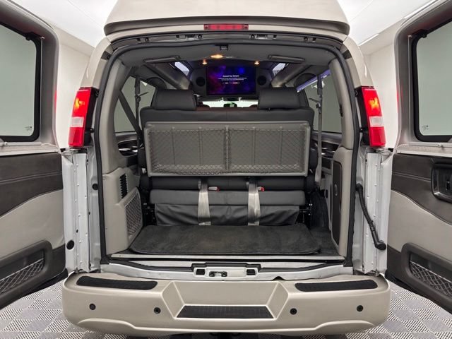 Used 2022 Chevrolet Express 2500 Extended w/ Enhanced Convenience Package RWD image 10
