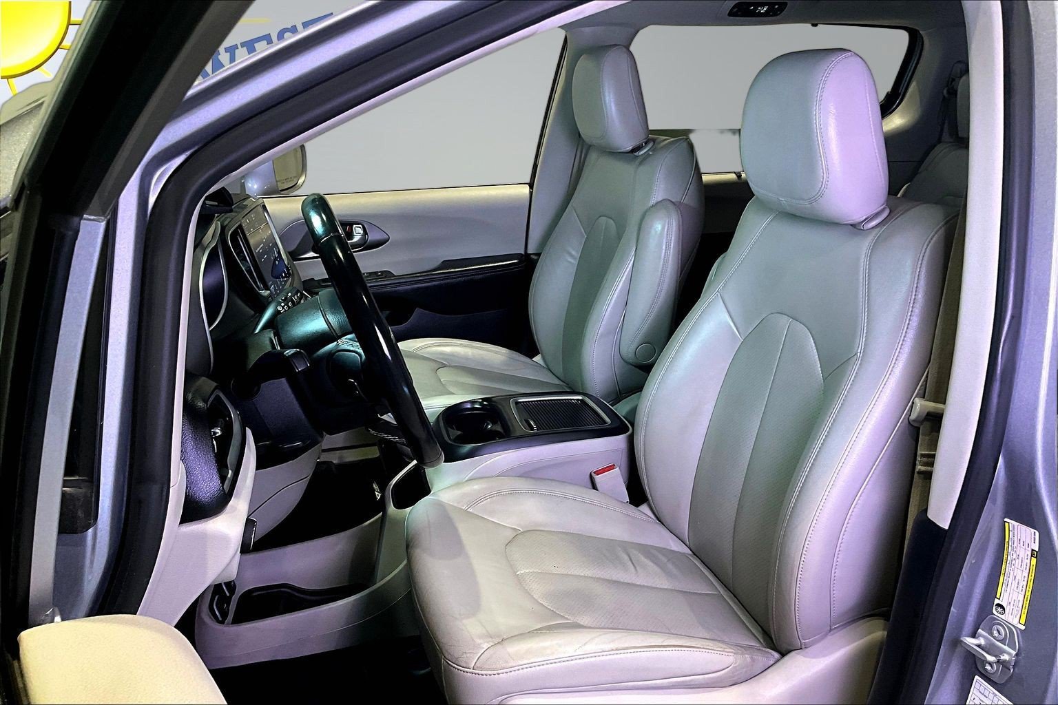 Used 2021 Chrysler Pacifica Touring-L FWD image 22