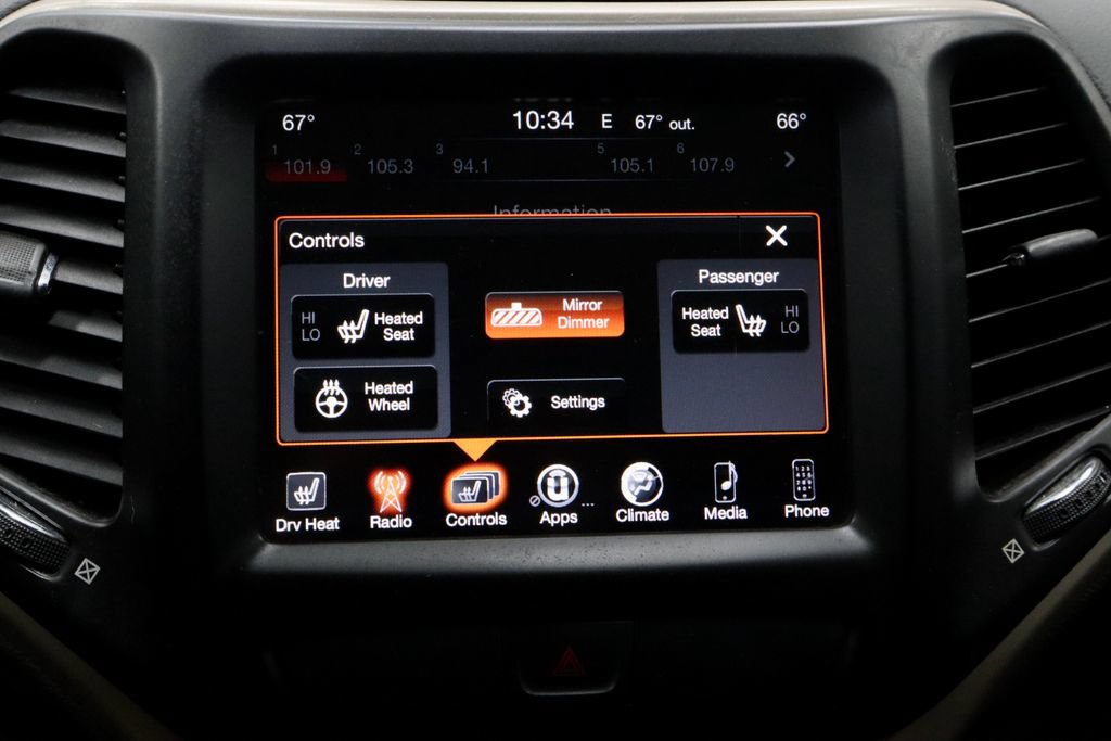 Used 2016 Jeep Cherokee Latitude w/ Comfort/Convenience Group AWD/4WD image 4
