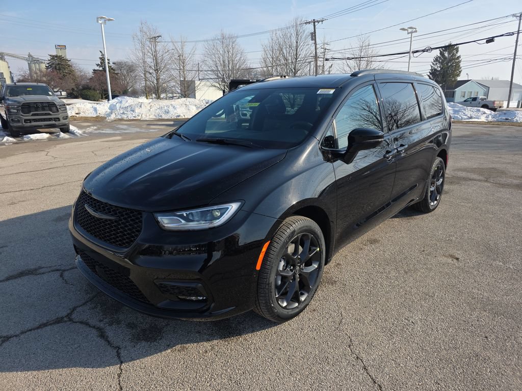New 2026 Chrysler Pacifica Select AWD/4WD image 1