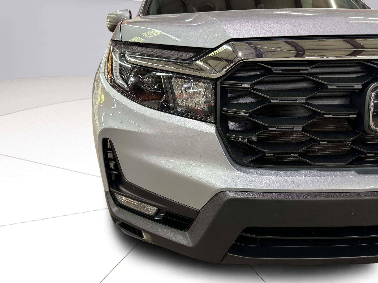 Used 2023 Honda Passport EX-L image 12