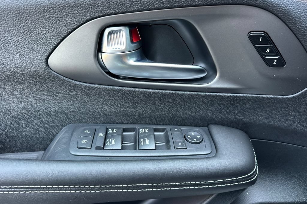 New 2027 Chrysler Pacifica Select FWD image 11