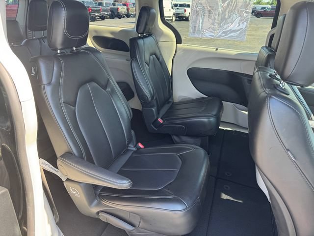Certified 2024 Chrysler Pacifica Touring-L FWD image 15