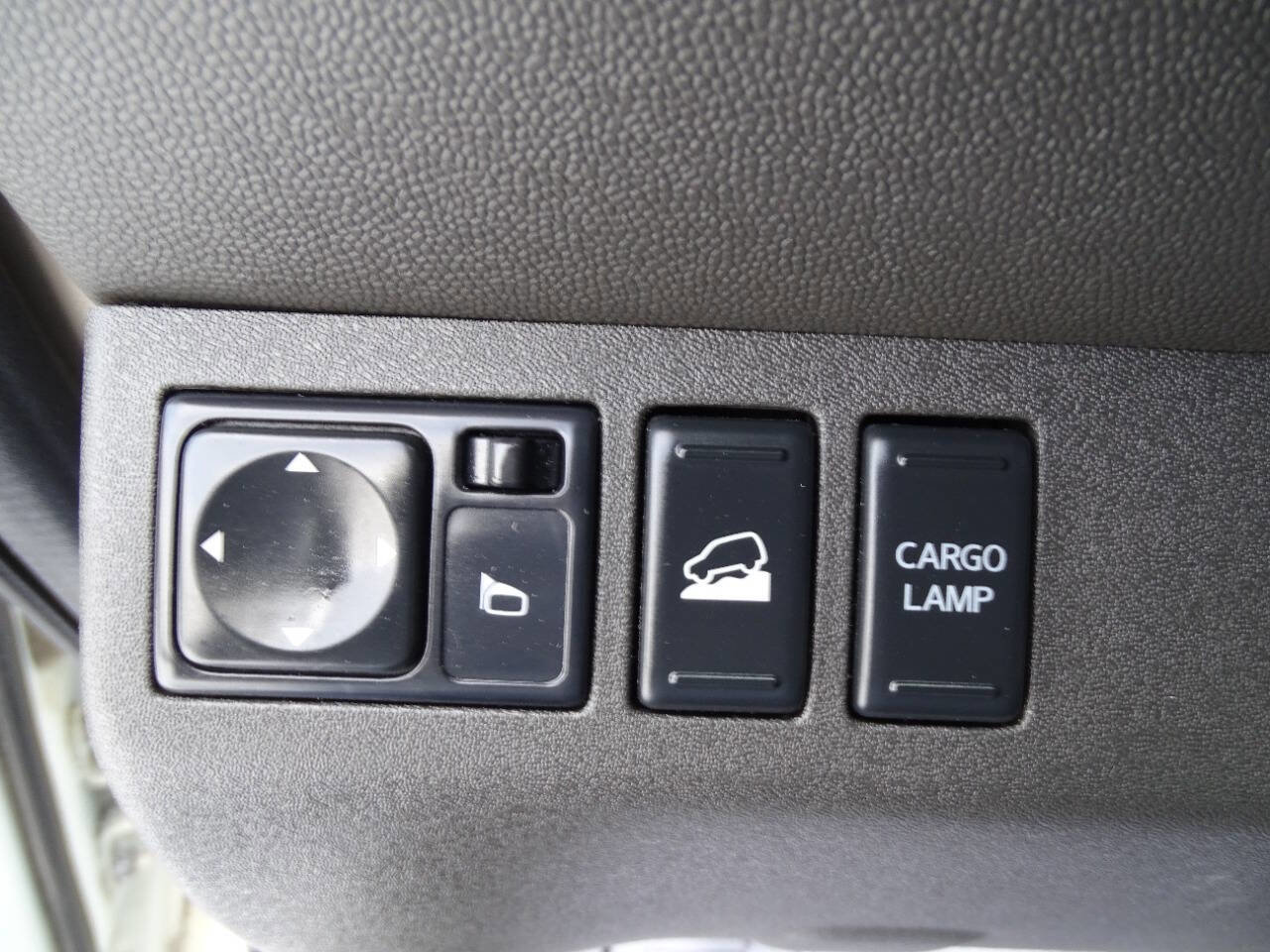 Used 2013 Nissan Frontier SV image 16