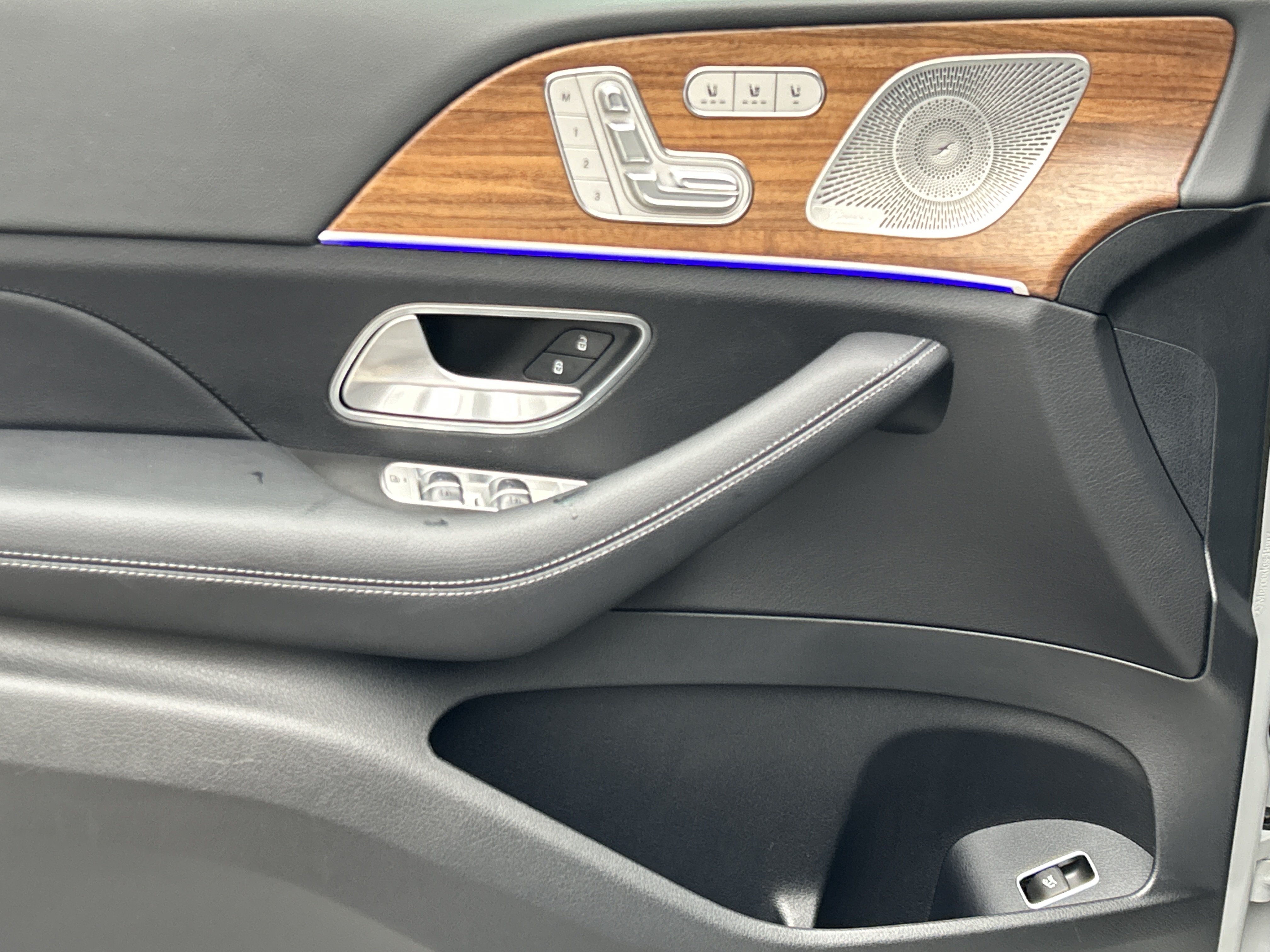 Certified 2025 Mercedes-Benz GLE 450 4MATIC image 17