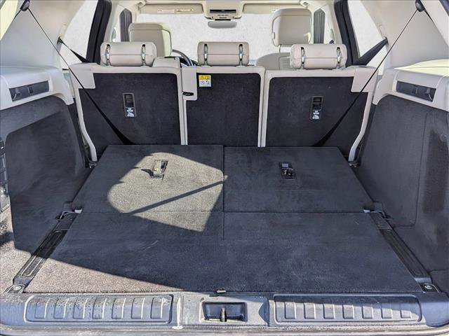 Used 2024 Land Rover Discovery S image 6