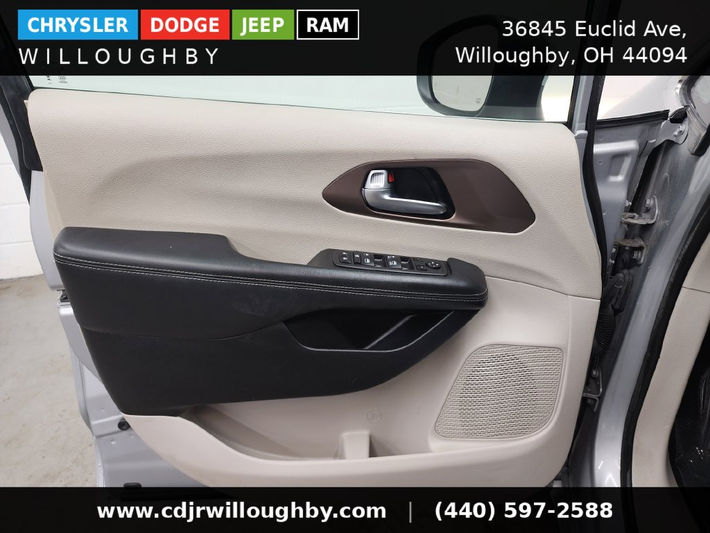 Used 2023 Chrysler Voyager LX FWD image 11