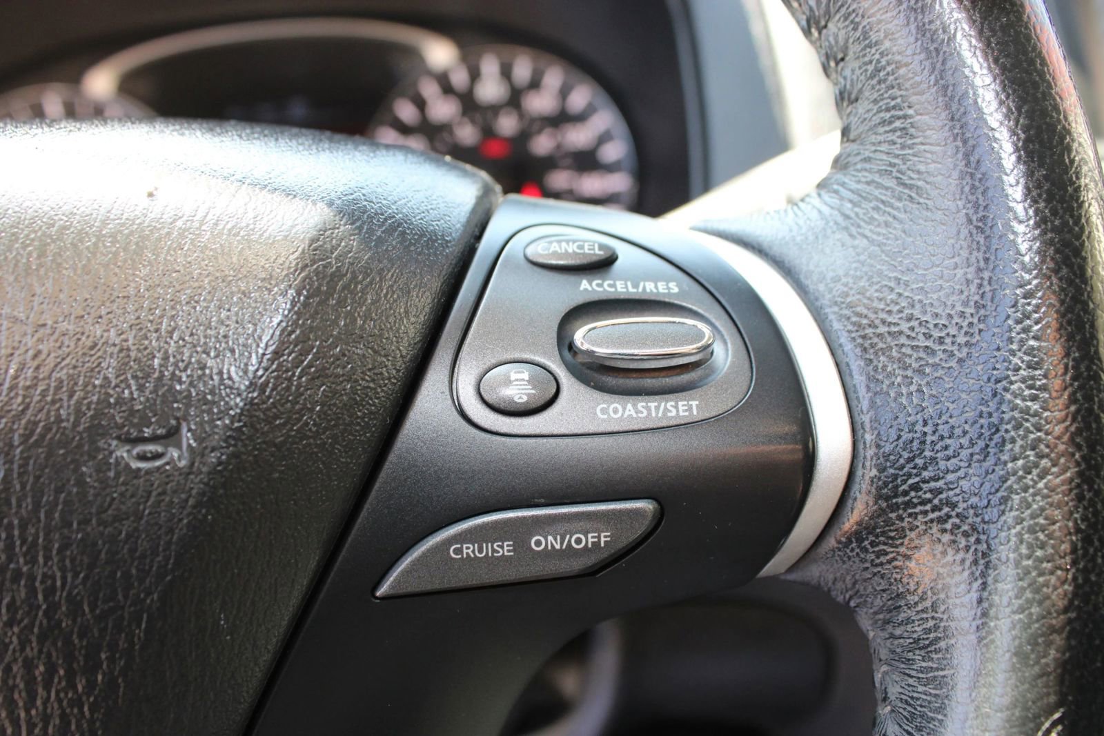 Used 2019 Nissan Pathfinder SL image 16