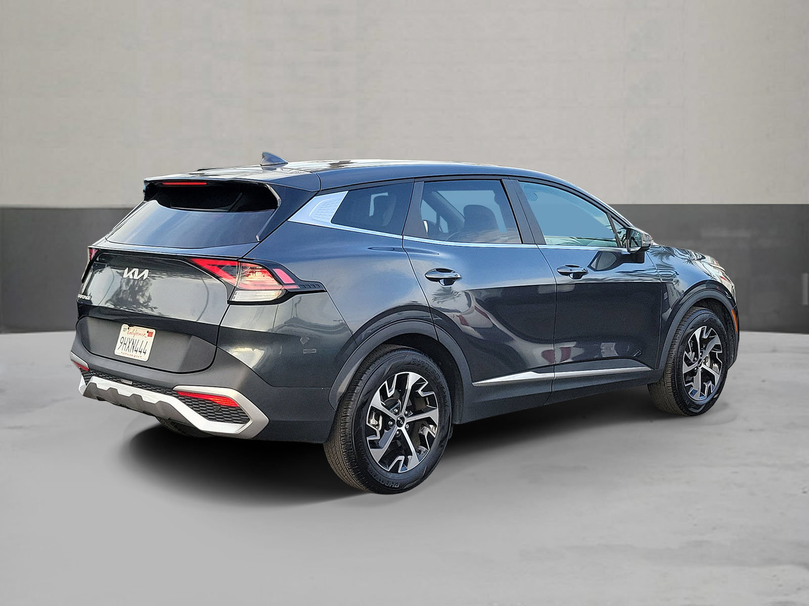 Used 2024 Kia Sportage EX FWD image 2