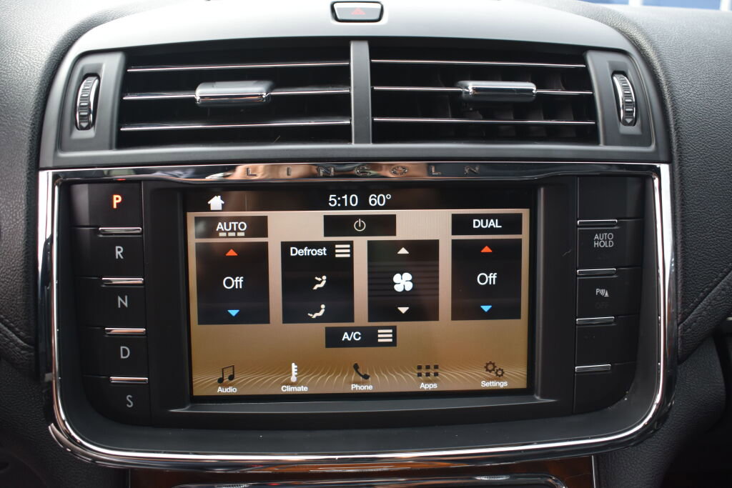 Used 2017 Lincoln Continental Premiere image 21