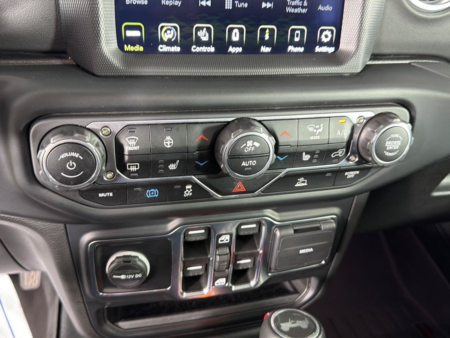 Used 2022 Jeep Wrangler Unlimited Sahara w/ Cold Weather Group AWD/4WD image 38