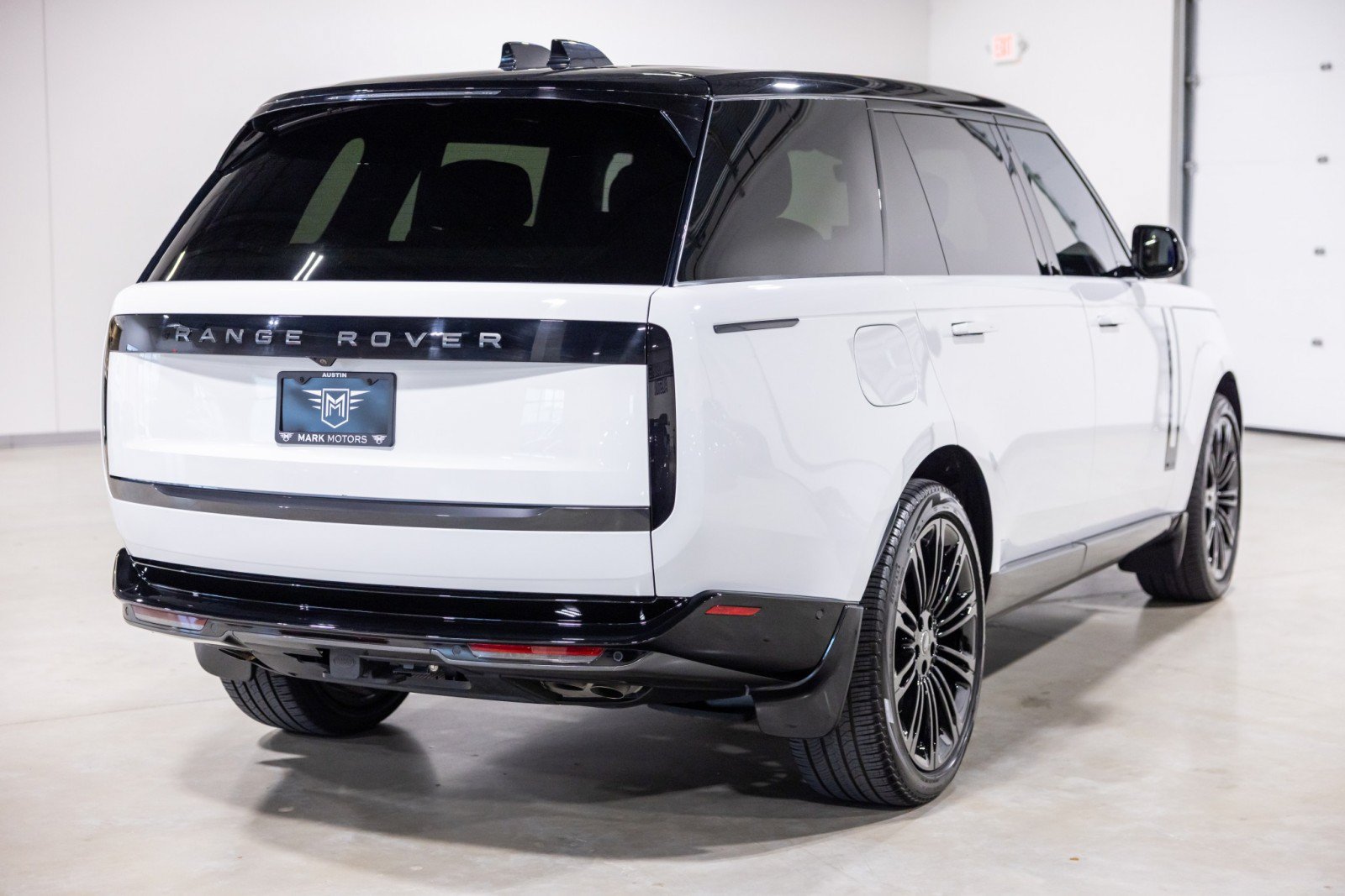 Used 2024 Land Rover Range Rover Long Wheelbase Autobiography AWD/4WD image 9