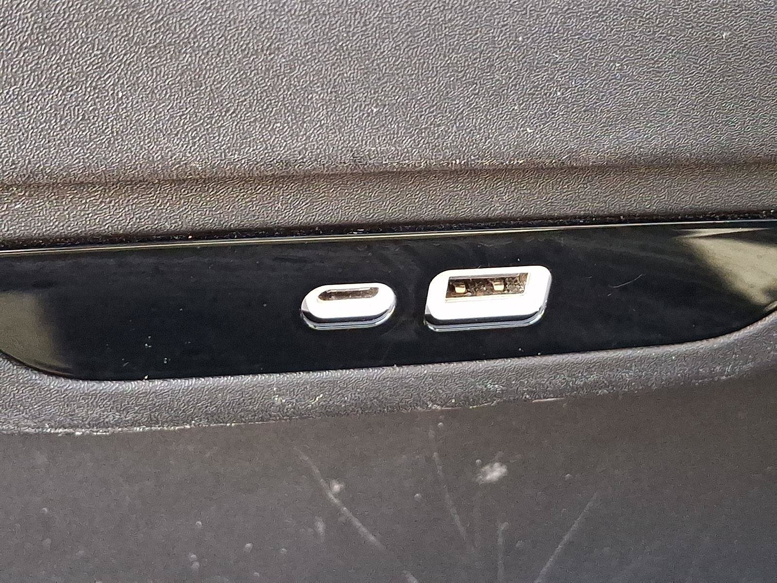 Certified 2024 Chrysler Pacifica Limited FWD image 13
