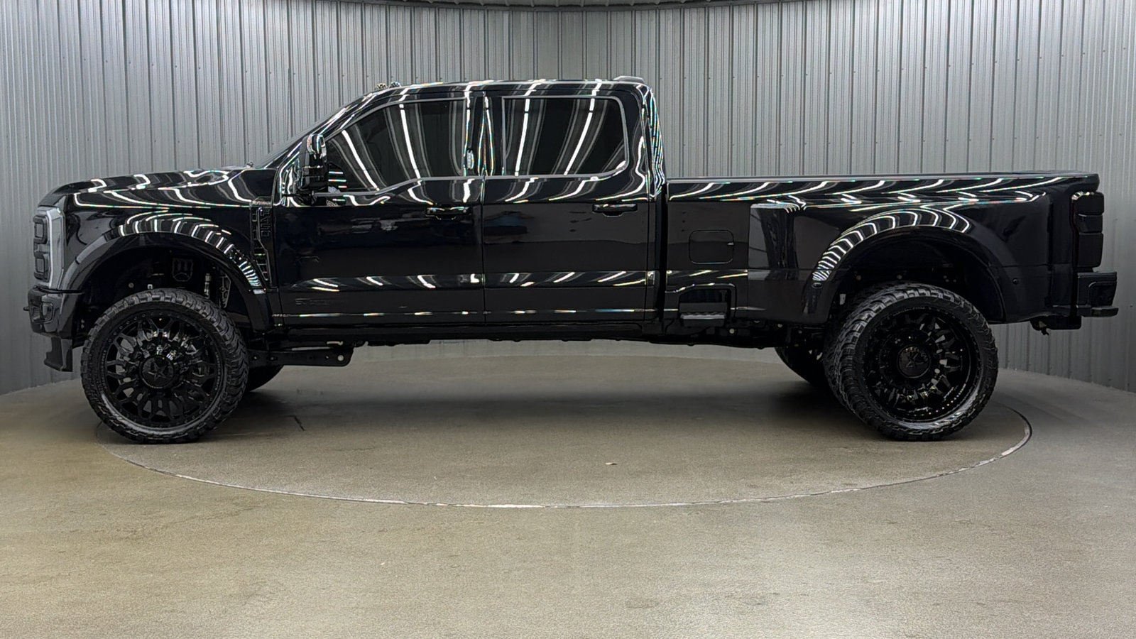 Used 2026 Ford F450 Platinum w/ FX4 Off-Road Package AWD/4WD image 2