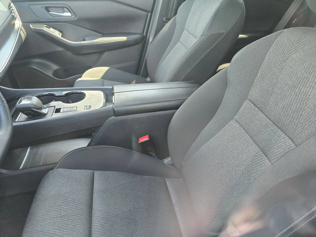 Used 2025 Nissan Rogue SV FWD image 23