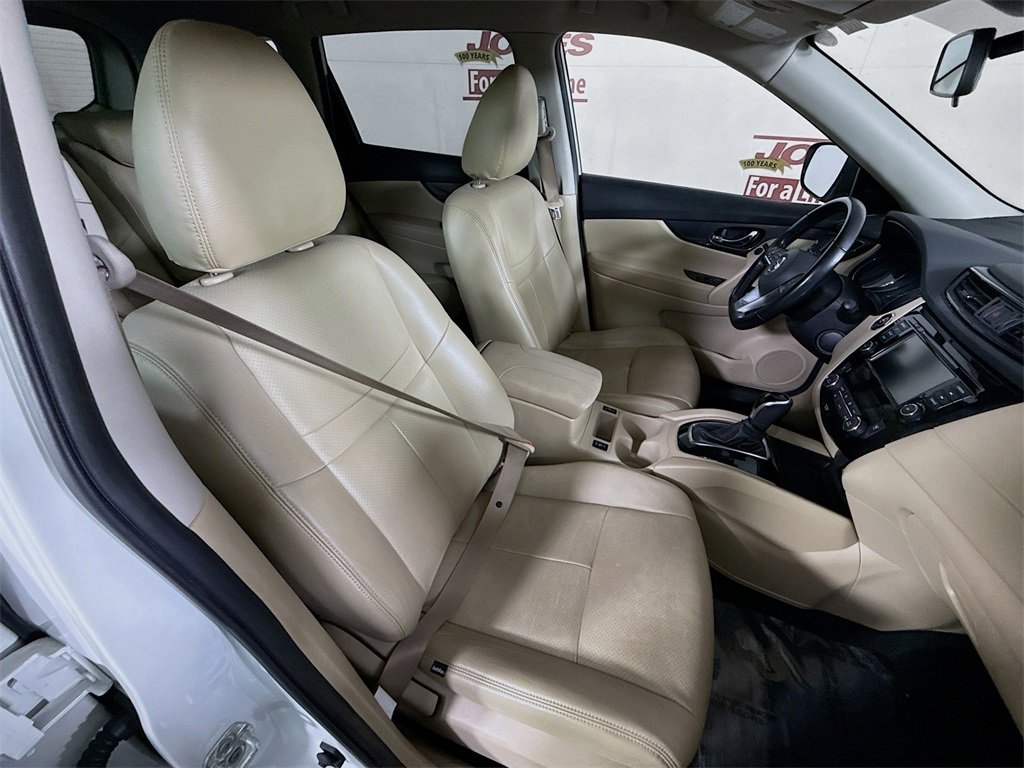 Used 2020 Nissan Rogue SV image 30