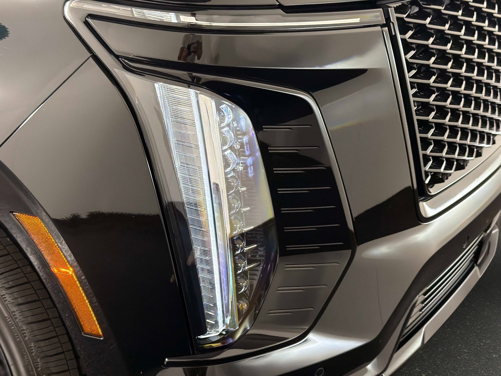 Used 2026 Cadillac Escalade Platinum Sport w/ LPO, ONYX Package AWD/4WD image 9