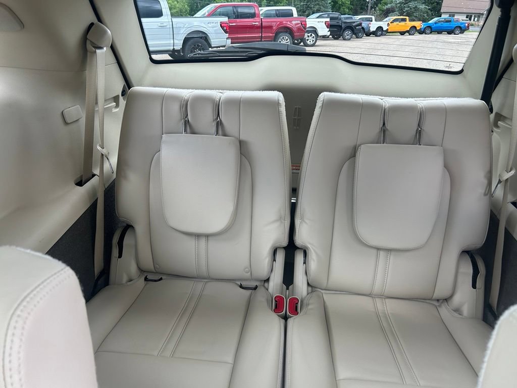 Used 2019 Lincoln MKT AWD image 12