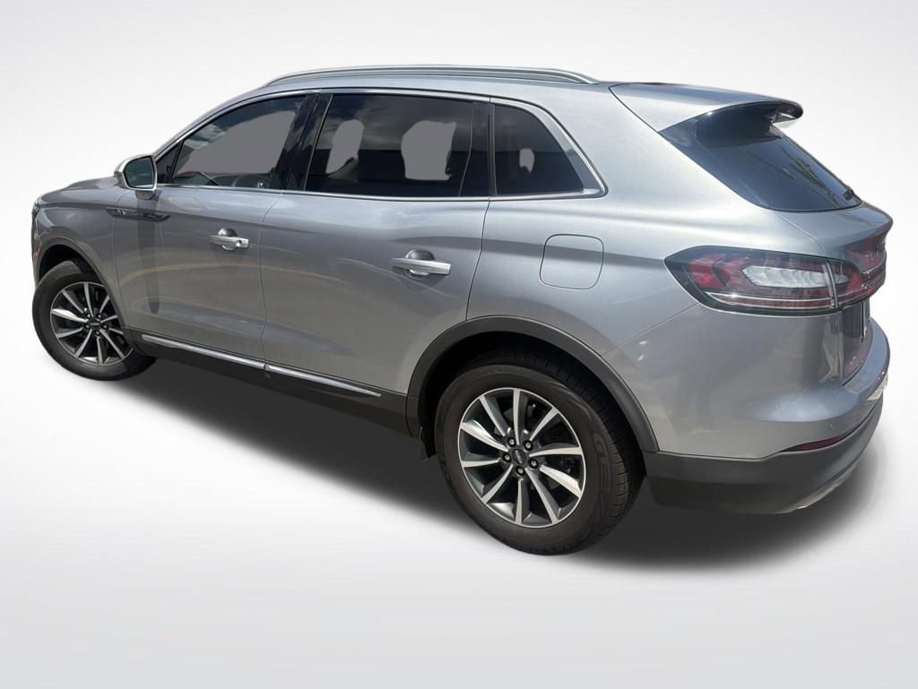 Used 2021 Lincoln Nautilus FWD image 2