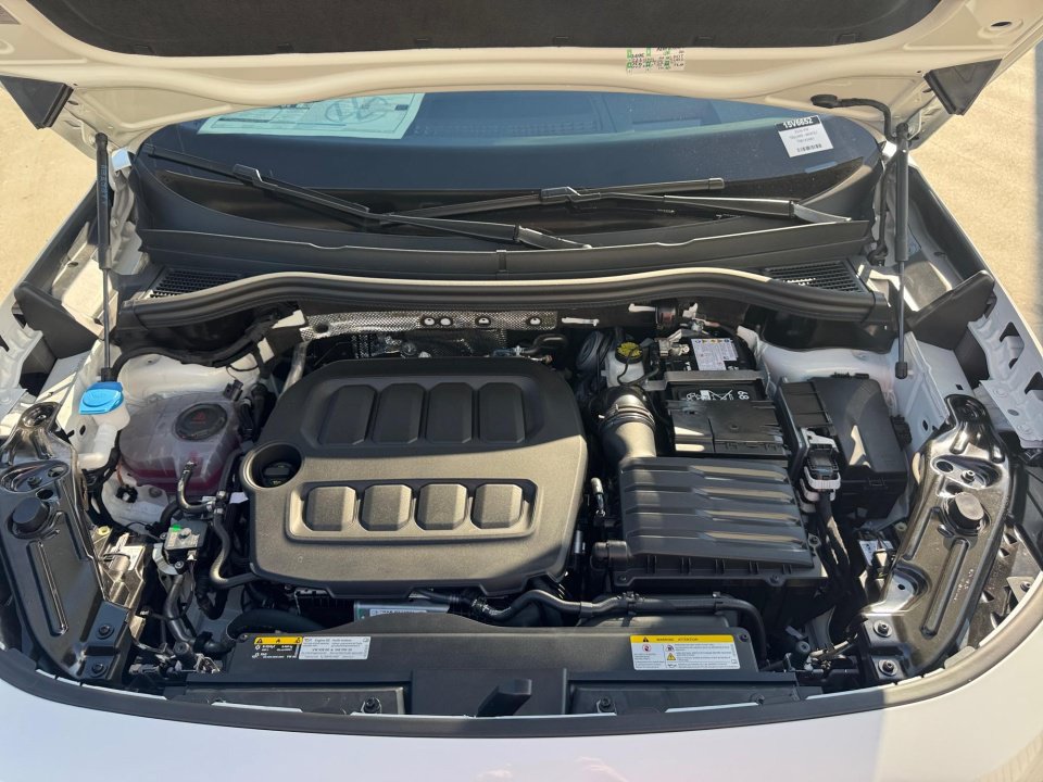 New 2026 Volkswagen Tiguan SEL R-Line AWD/4WD image 16