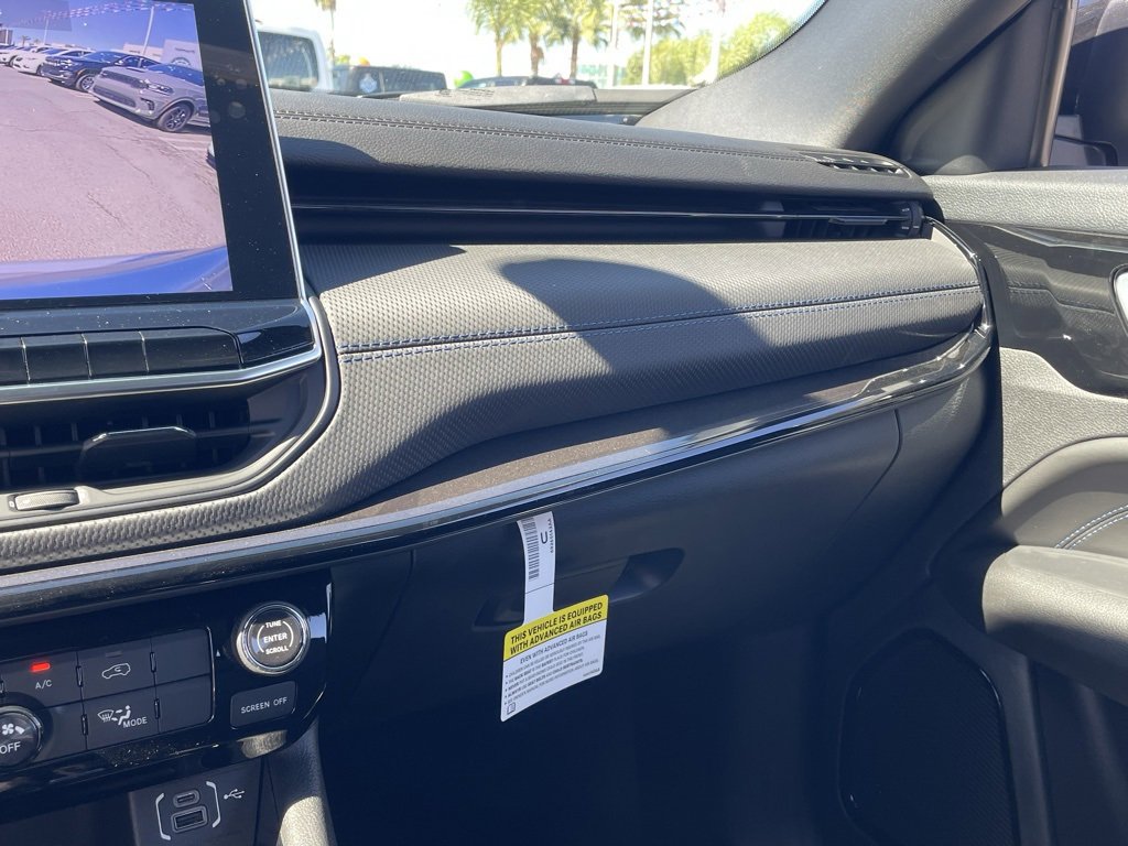 New 2026 Jeep Compass Latitude image 28